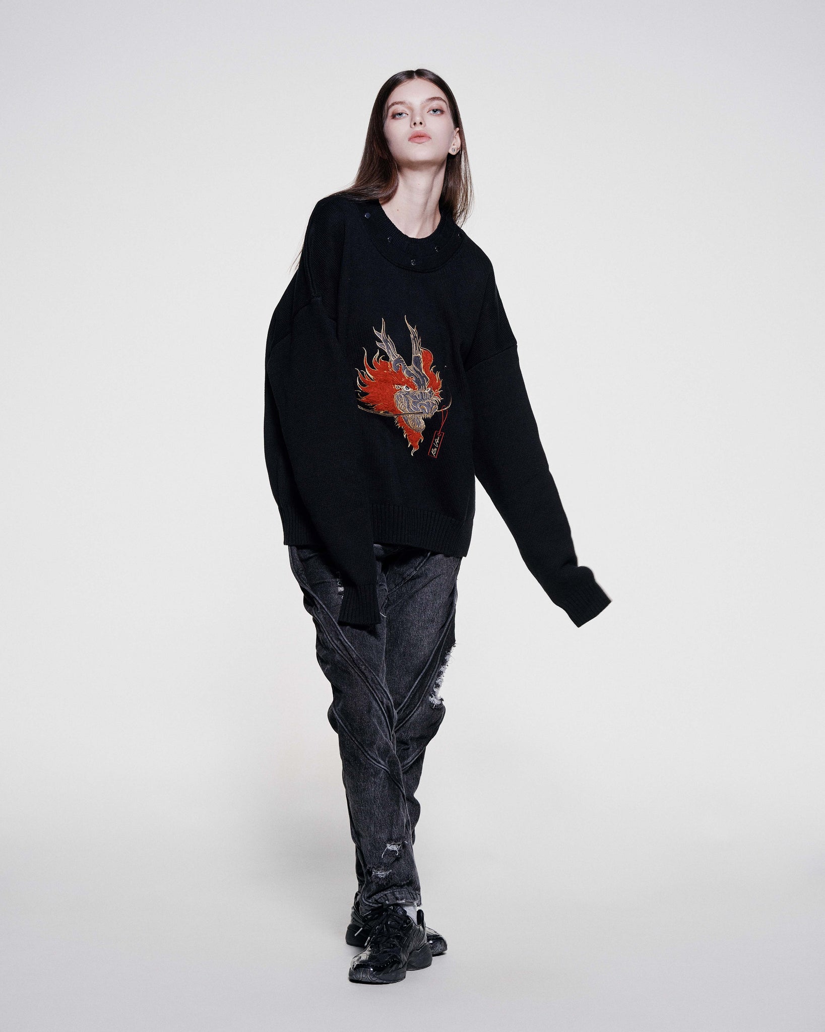 DRAGON PRINT SWEATER