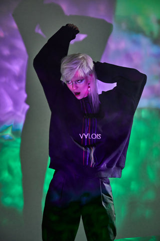 EMBROIDERY FLOWING LINES HOODIE - BLACK